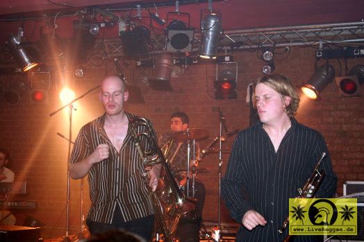 Dr. Woggle and The Radio (D) Alte Kaffeeroesterei, Plauen 04. November 2005 (13).jpg